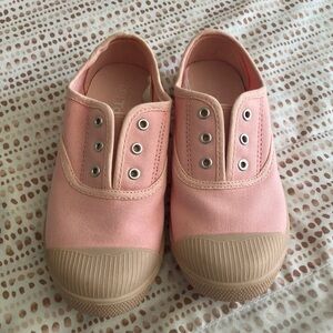 Pink little girl shoes  Size 34(9)